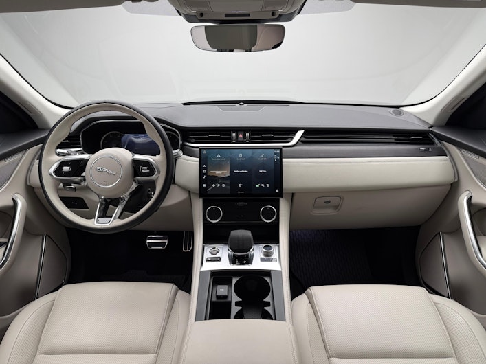 Vehicle image JAGUAR F-PACE