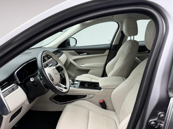 Vehicle image JAGUAR F-PACE