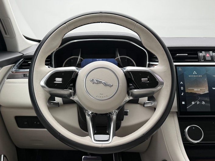 Vehicle image JAGUAR F-PACE