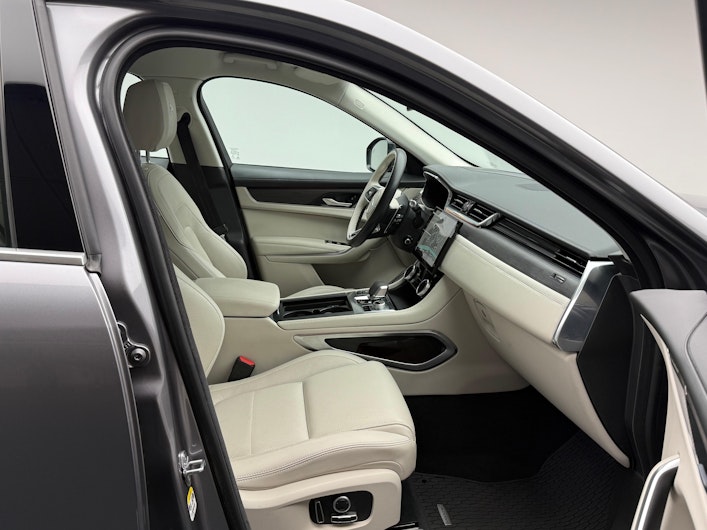 Vehicle image JAGUAR F-PACE