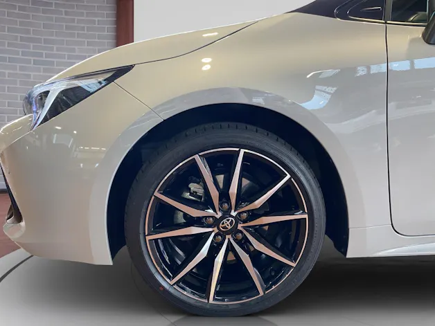 Toyota Corolla 2.0 HSD GR Sport inkl. Winterräder und Gratisservice 4 Jahre / 60000 Km ab 1. IV