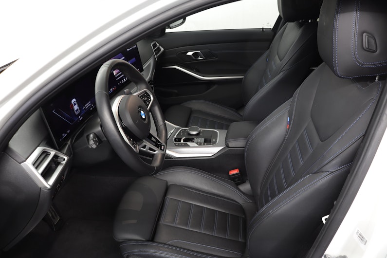 Vehicle image BMW 3 SERIES