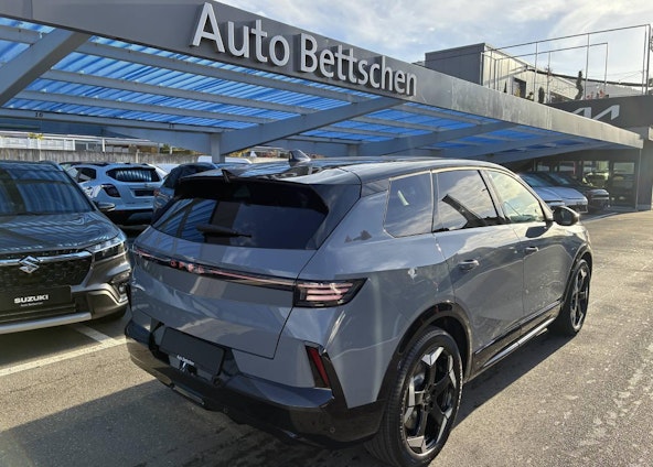 Vehicle image 4 Vehicle image 4