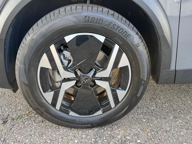 Peugeot 2008 1.2 Hybrid 145 Allure Premium