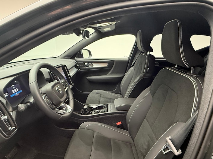 Vehicle image VOLVO XC40