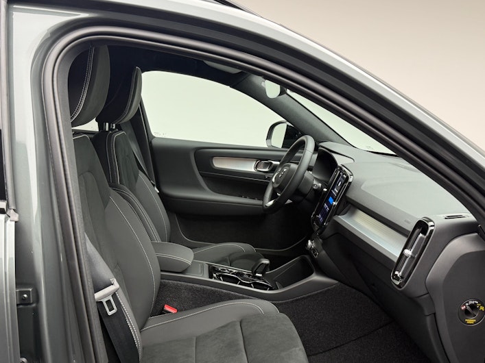 Vehicle image VOLVO XC40