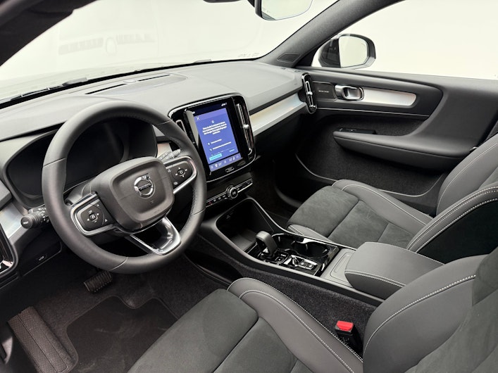 Vehicle image VOLVO XC40