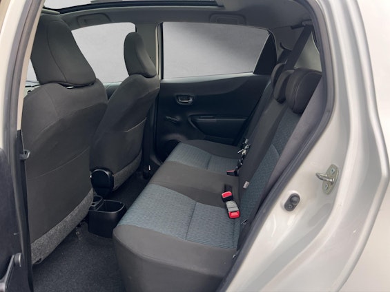 Vehicle image 9 Vehicle image 9