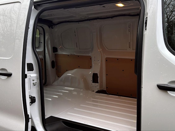 Vehicle image 11 Vehicle image 11