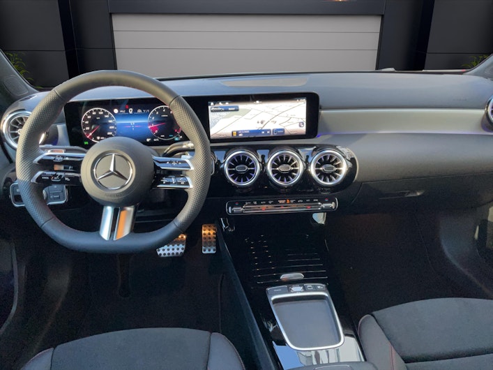 Vehicle image MERCEDES-BENZ A 200