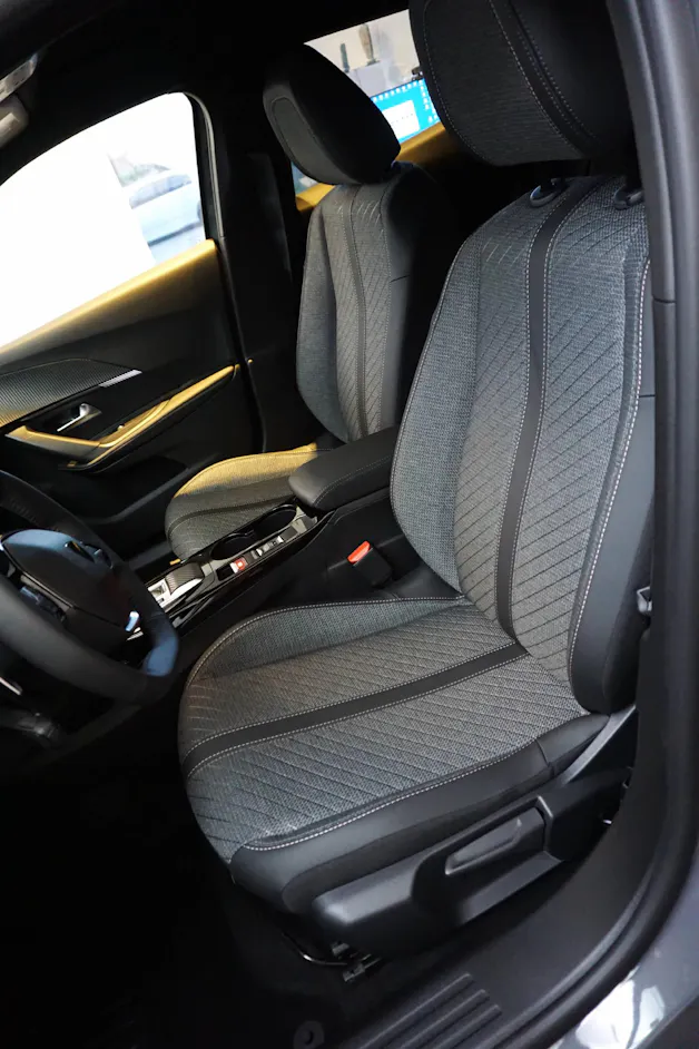 Peugeot 2008 1.2 Hybrid 145 Allure Premium