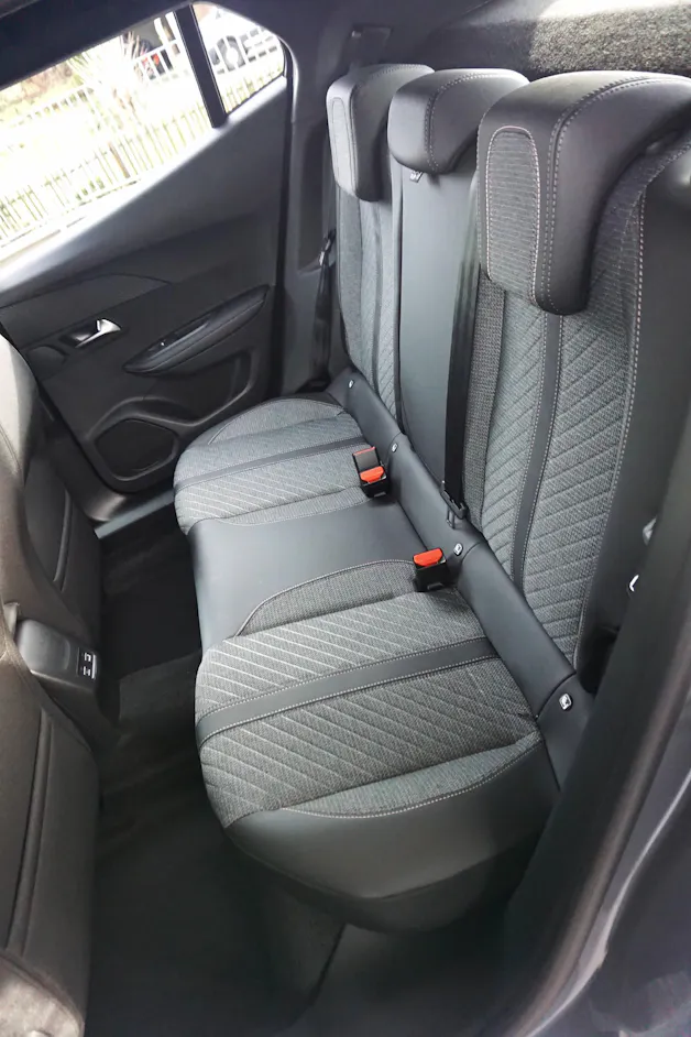 Peugeot 2008 1.2 Hybrid 145 Allure Premium