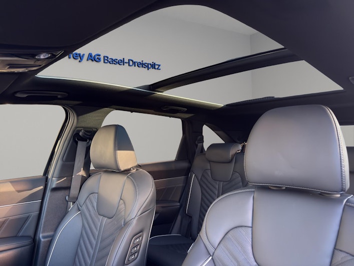 Vehicle image KIA SORENTO