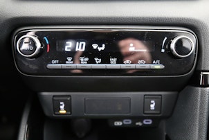 Vehicle image TOYOTA Yaris 1.5 VVT-i HSD Trend