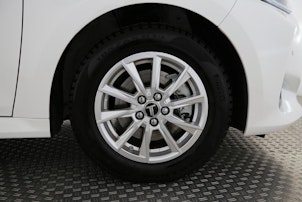 Vehicle image TOYOTA Yaris 1.5 VVT-i HSD Trend