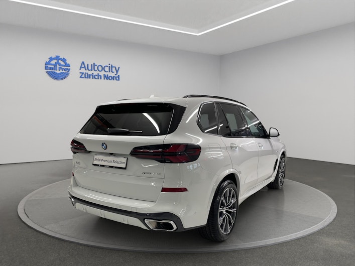 Vehicle image BMW X5