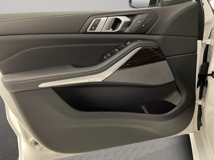 Vehicle image BMW X5