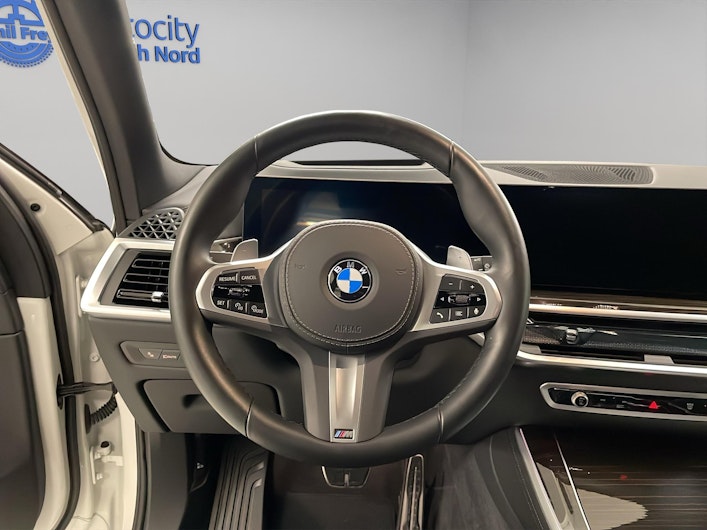 Vehicle image BMW X5