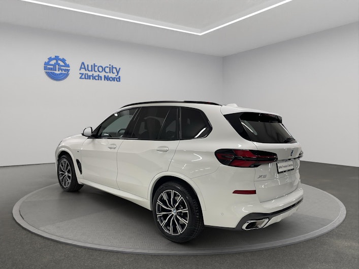 Vehicle image BMW X5