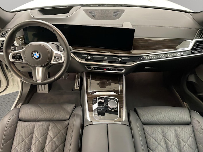 Vehicle image BMW X5