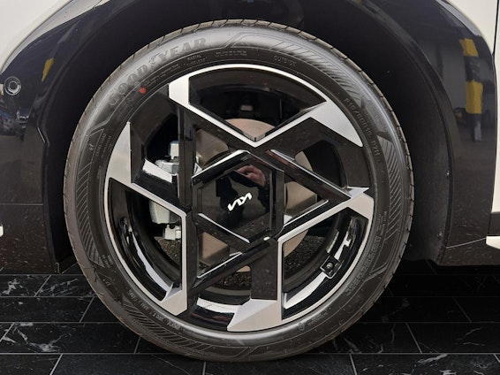 Vehicle image 10 Vehicle image 10