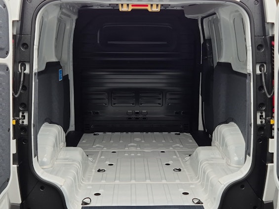 Vehicle image 14 Vehicle image 14