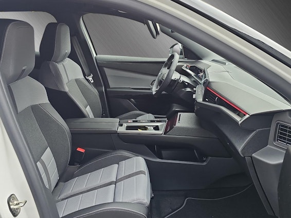 Vehicle image 14 Vehicle image 14