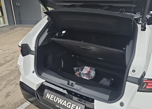 Vehicle image 19 Vehicle image 19