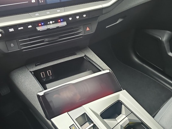 Vehicle image 23 Vehicle image 23