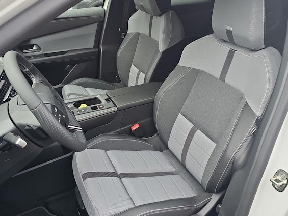 Vehicle image 16 Vehicle image 16