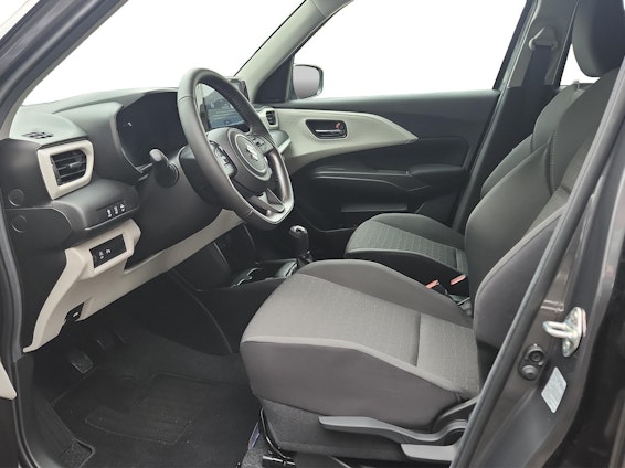 Vehicle image 8 Vehicle image 8