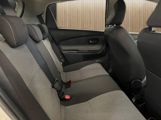 Vehicle image 14 Vehicle image 14