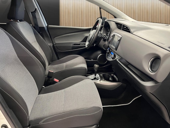 Vehicle image 16 Vehicle image 16