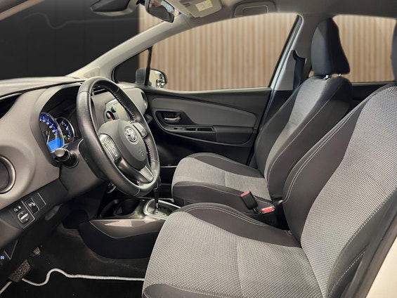 Vehicle image 10 Vehicle image 10