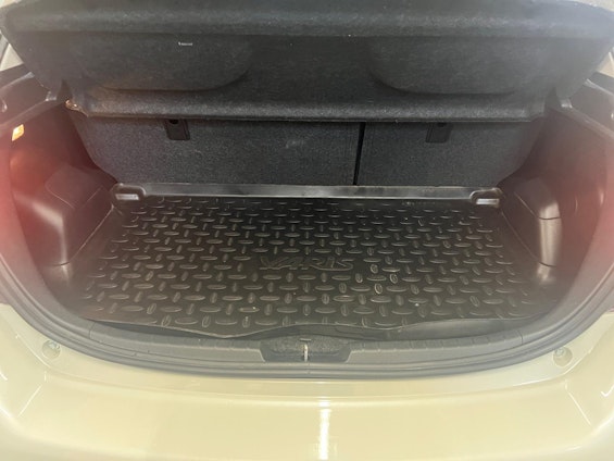 Vehicle image 15 Vehicle image 15