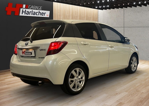 Vehicle image 4 Vehicle image 4