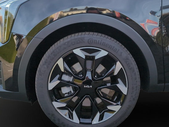 Vehicle image 16 Vehicle image 16