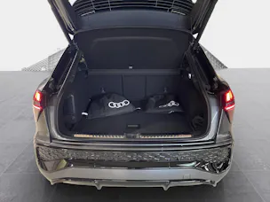 Audi Q3 SUV e-hybrid 200 kW S tronig