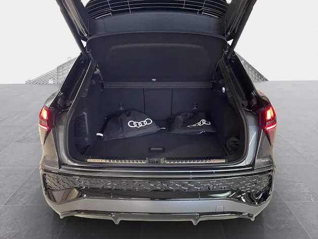 Audi Q3 SUV e-hybrid 200 kW S tronig