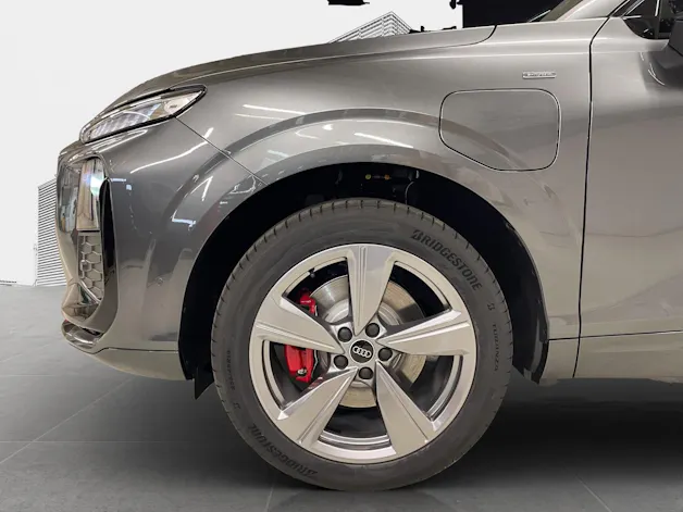 Audi Q3 SUV e-hybrid 200 kW S tronig