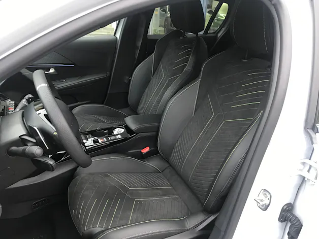 Peugeot 208 1.2 MHEV 110 GT
