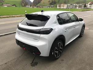 Peugeot 208 1.2 MHEV 110 GT