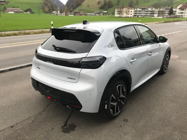 Peugeot 208 1.2 MHEV 110 GT