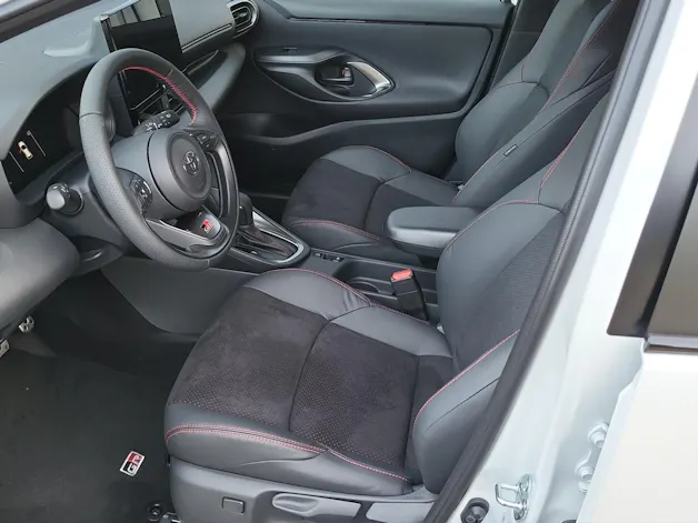 Toyota Yaris 1.5 VVT-i HSD GR Sport