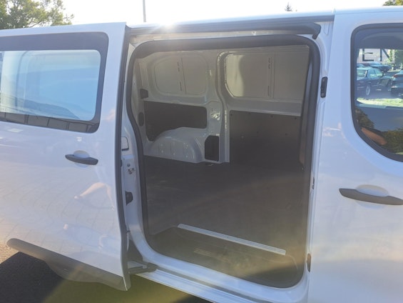 Vehicle image 8 Vehicle image 8