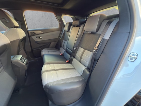 Vehicle image 8 Vehicle image 8