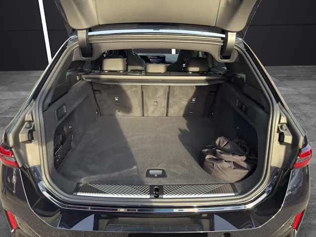 BMW 550e xDrive Touring