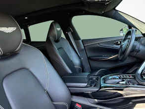https://vehicle.imgix.net/4079669/02f7eb42-de2e-4026-accb-8146d3274e27.jpg
