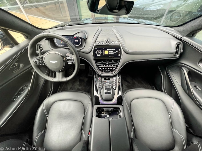 Vehicle image ASTON MARTIN DBX