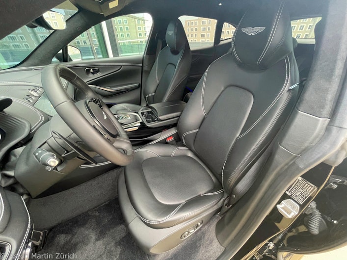 Vehicle image ASTON MARTIN DBX